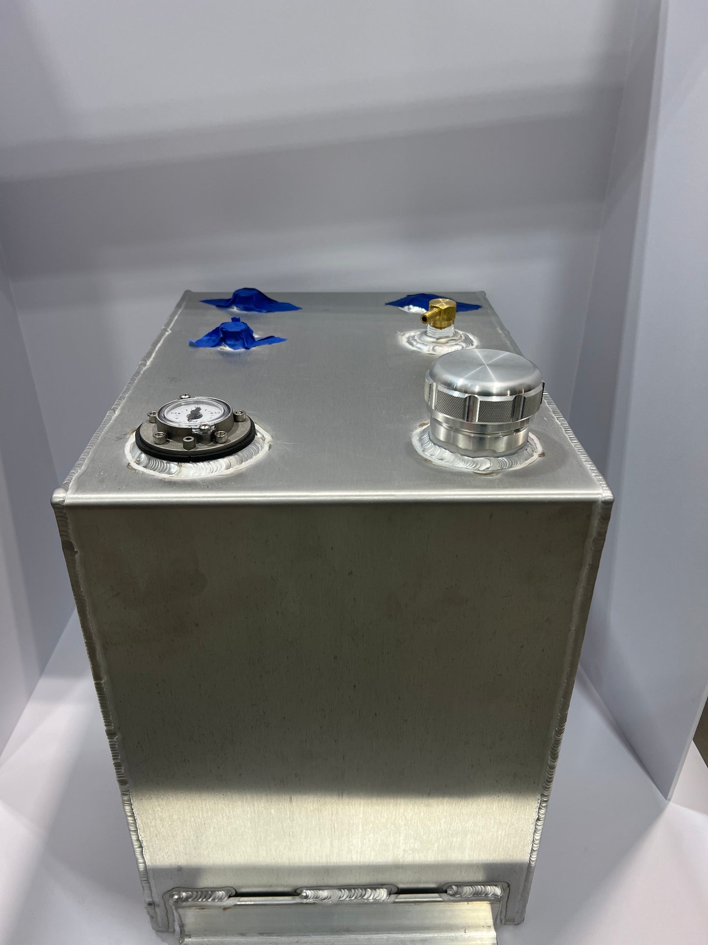 15 Gal Aluminum Custom Gas Tank w/ Mechanical Gauge